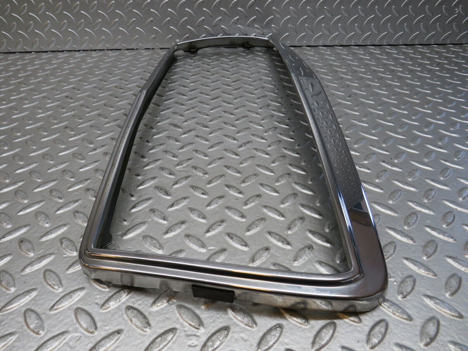 28935 Mercedes-Benz C124 320CE Bonnet Grill Chrome Frame