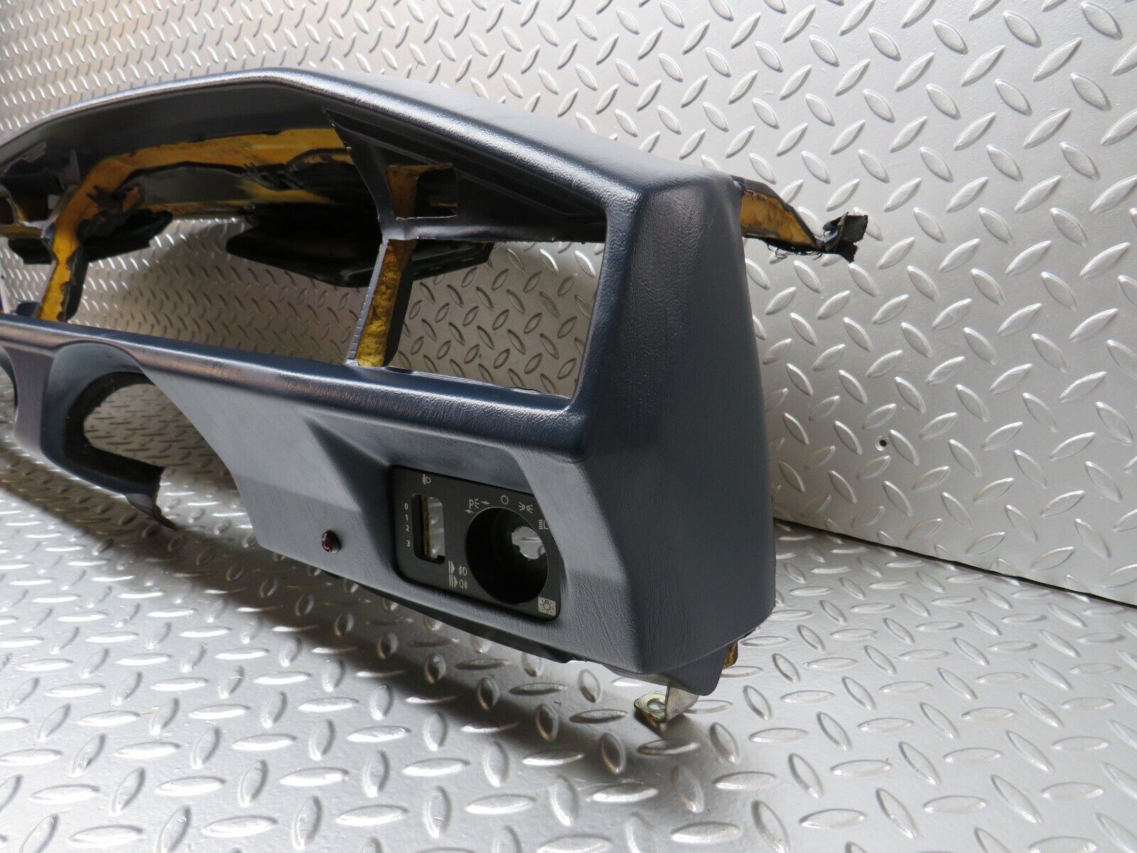 25166 Mercedes-Benz W201 190D Dashboard Blue