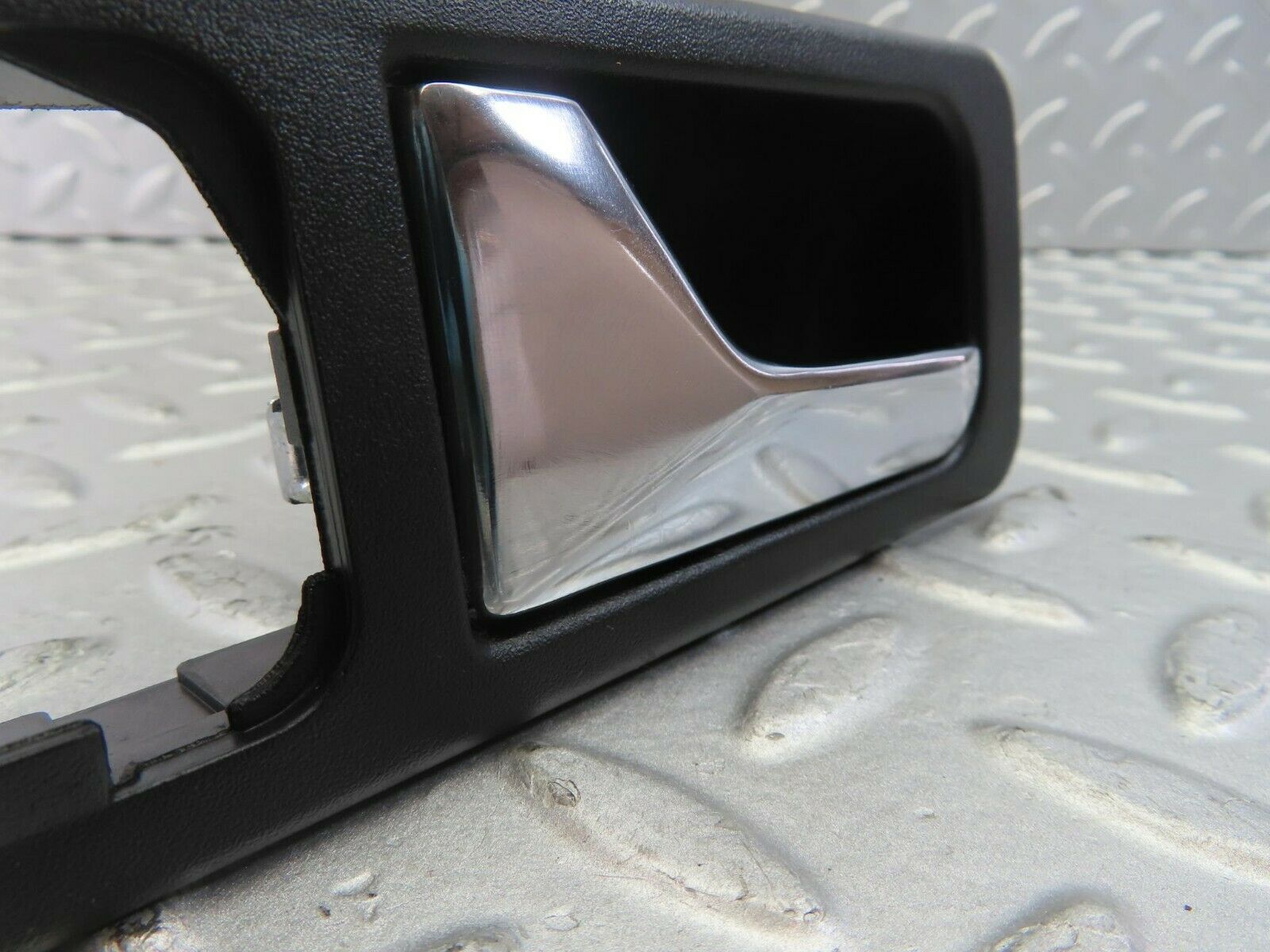 10378 Mercedes-Benz W201 190E Left Interior Door Handle 2017660164