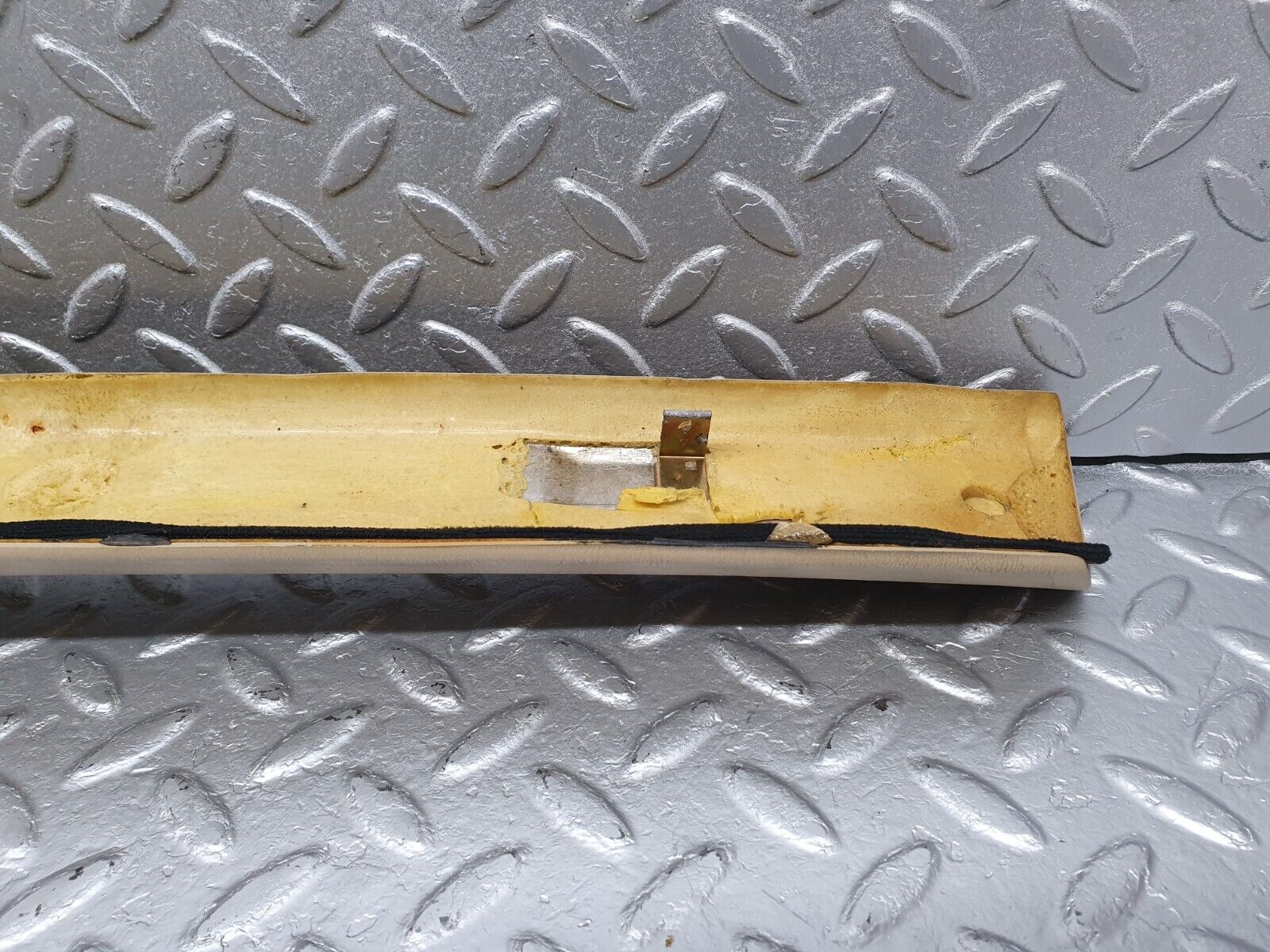 40926 Mercedes-Benz W126 300SE A Pillar Cover Right Side Beige