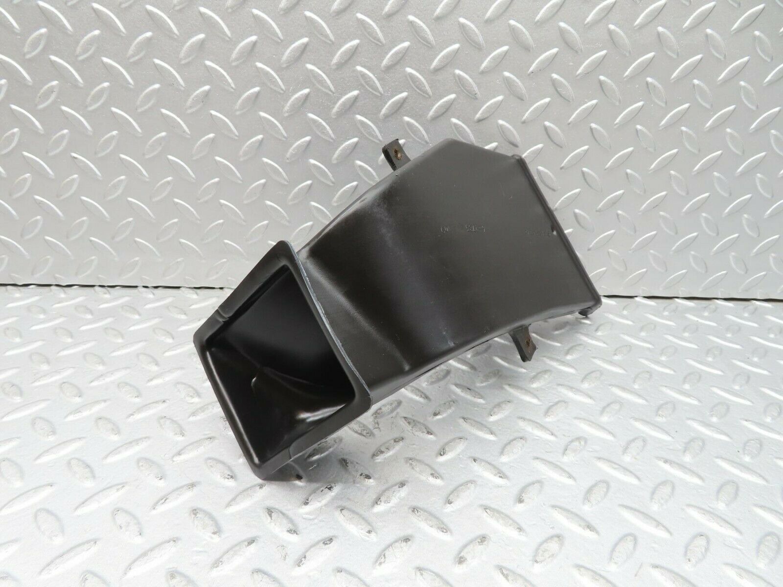 16592 Mercedes-Benz C107 380SLC Floor Ventilation Duct Right 1078310246