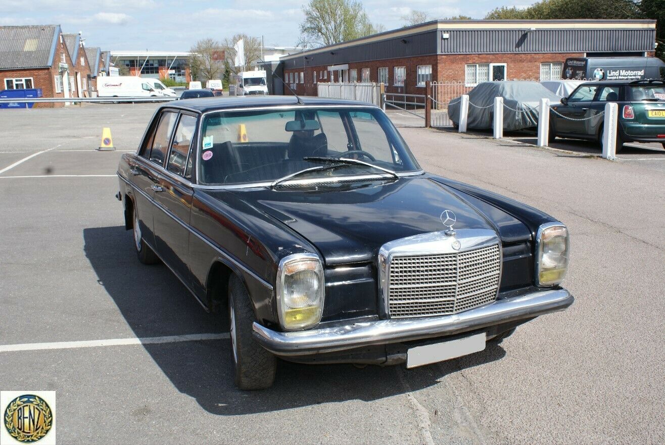 3098 Mercedes-Benz W115 220D Rear Right Door Window Glass