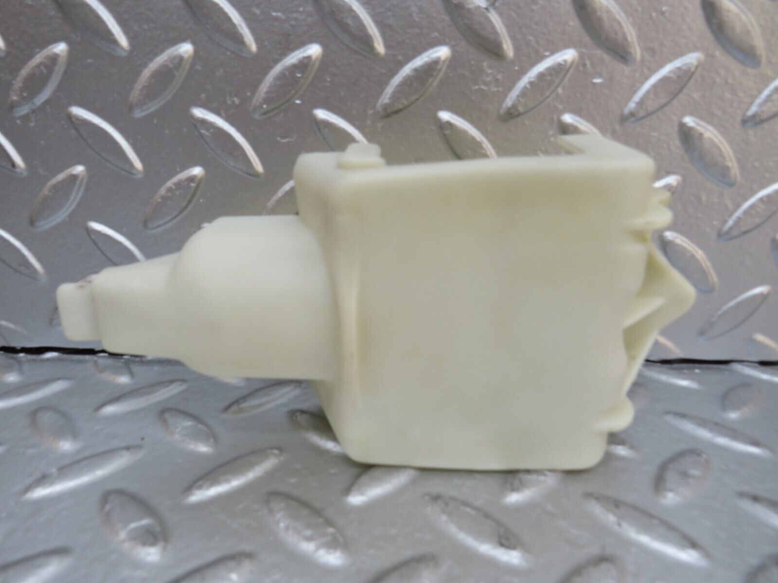 29336 Mercedes-Benz W124 230E Rear Door Lock Vacuum Actuator Cover 1248050590