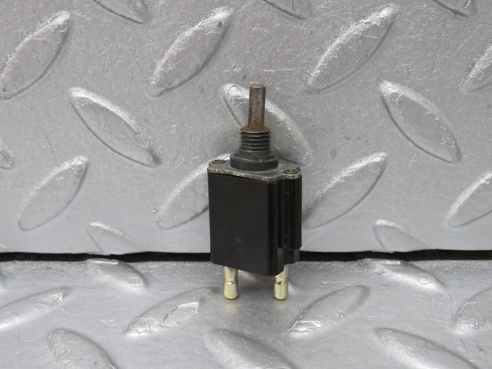 37525 Mercedes-Benz W109 300SEL Contact Switch 8086