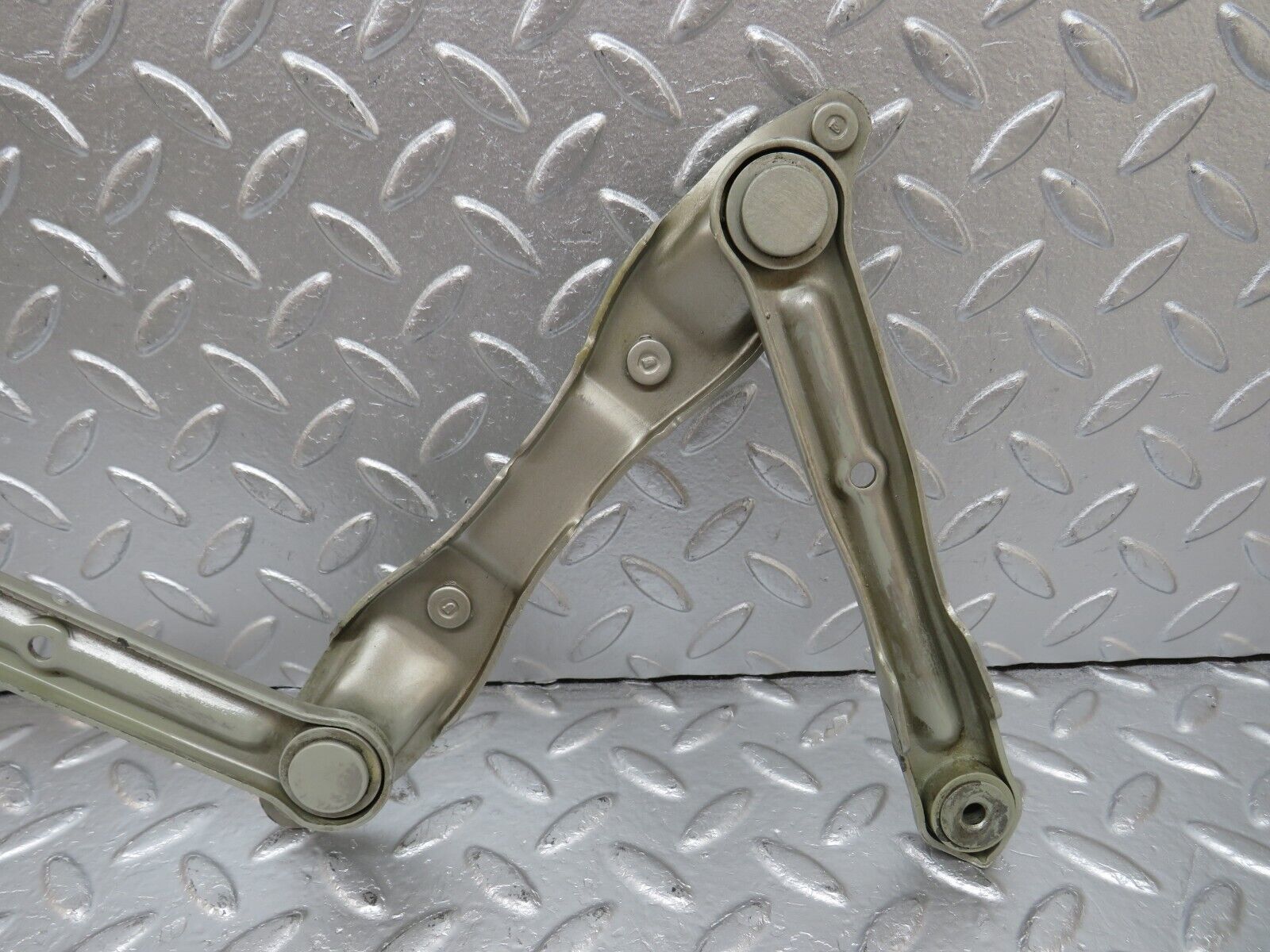 33723 Mercedes-Benz W201 190E 2.0L Bonnet Hinge Right Side