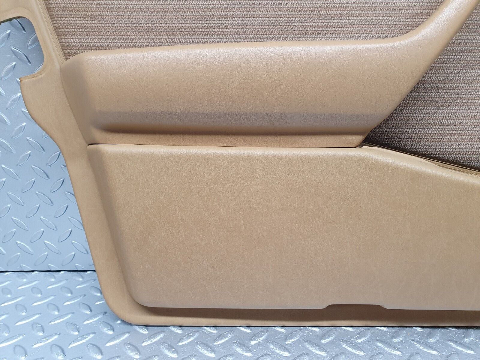 41483 Mercedes-Benz W124 200E Front Left Door Card Palomino