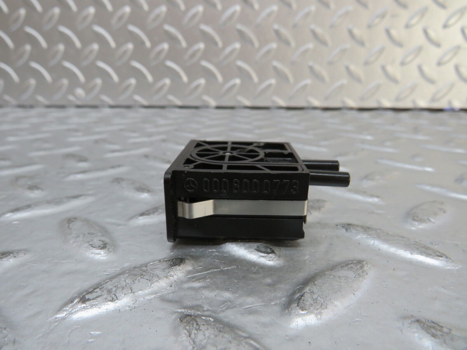 26916 Mercedes-Benz W123 240D Headlight Level Switch 0008000773