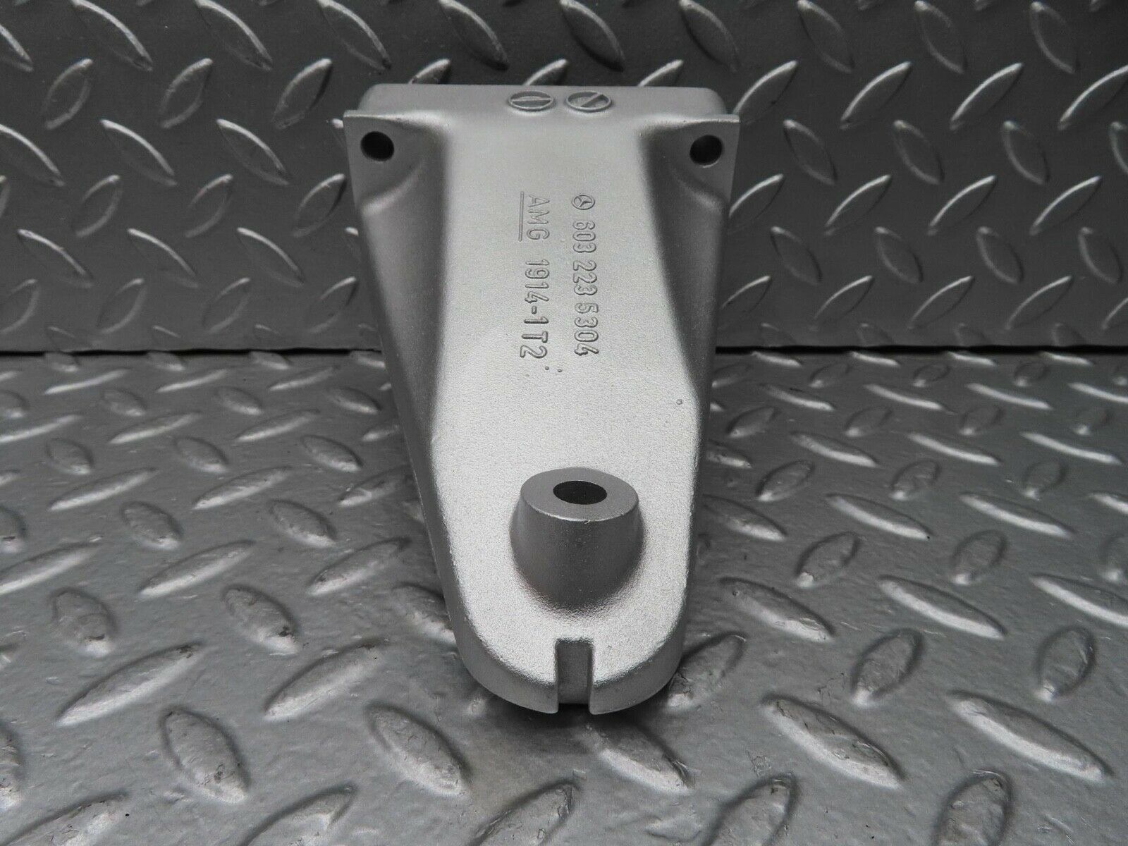 15092 Mercedes-Benz W140 S320 Engine Mount Bracket Right Side 6032235304