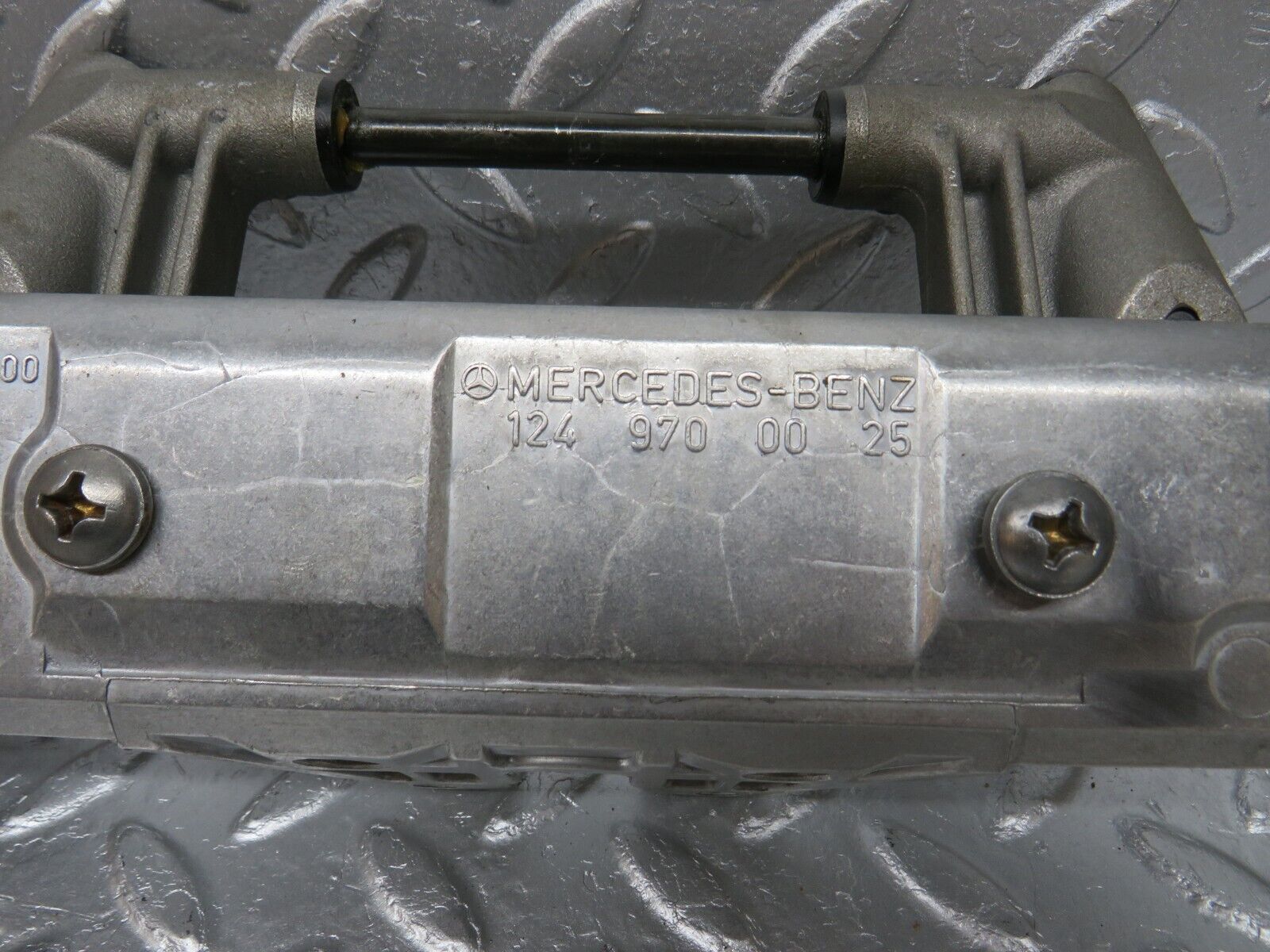 34025 Mercedes-Benz W124 260E Headrest Folding Mechanism