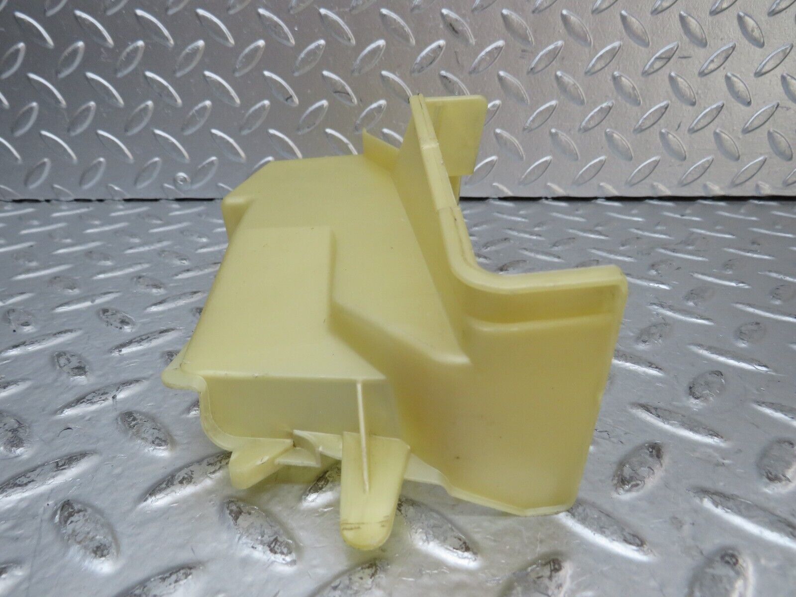 26389 Mercedes-Benz C124 220CE Right Door Lock Mechanism Cover 1247232008