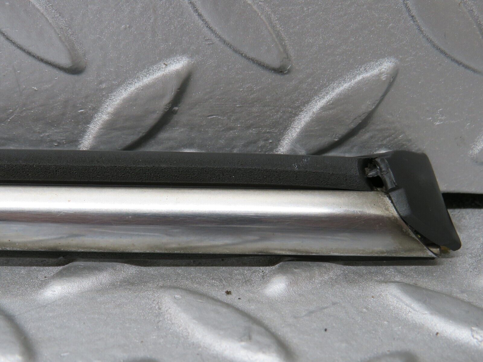 37435 Mercedes-Benz W109 300SEL Front Left Door Centre Moulding Trim