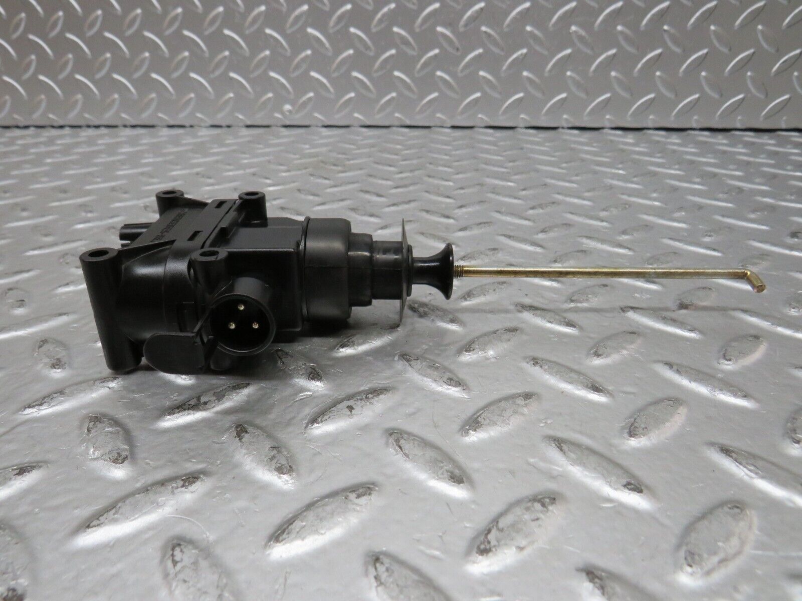 27498 Mercedes-Benz S124 300TE Wagon Trunk Lock Vacuum Actuator