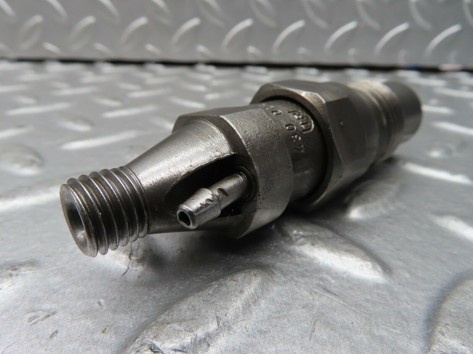 19255 Mercedes-Benz W123 300D Fuel Injector Bosch KCA30SD27/4