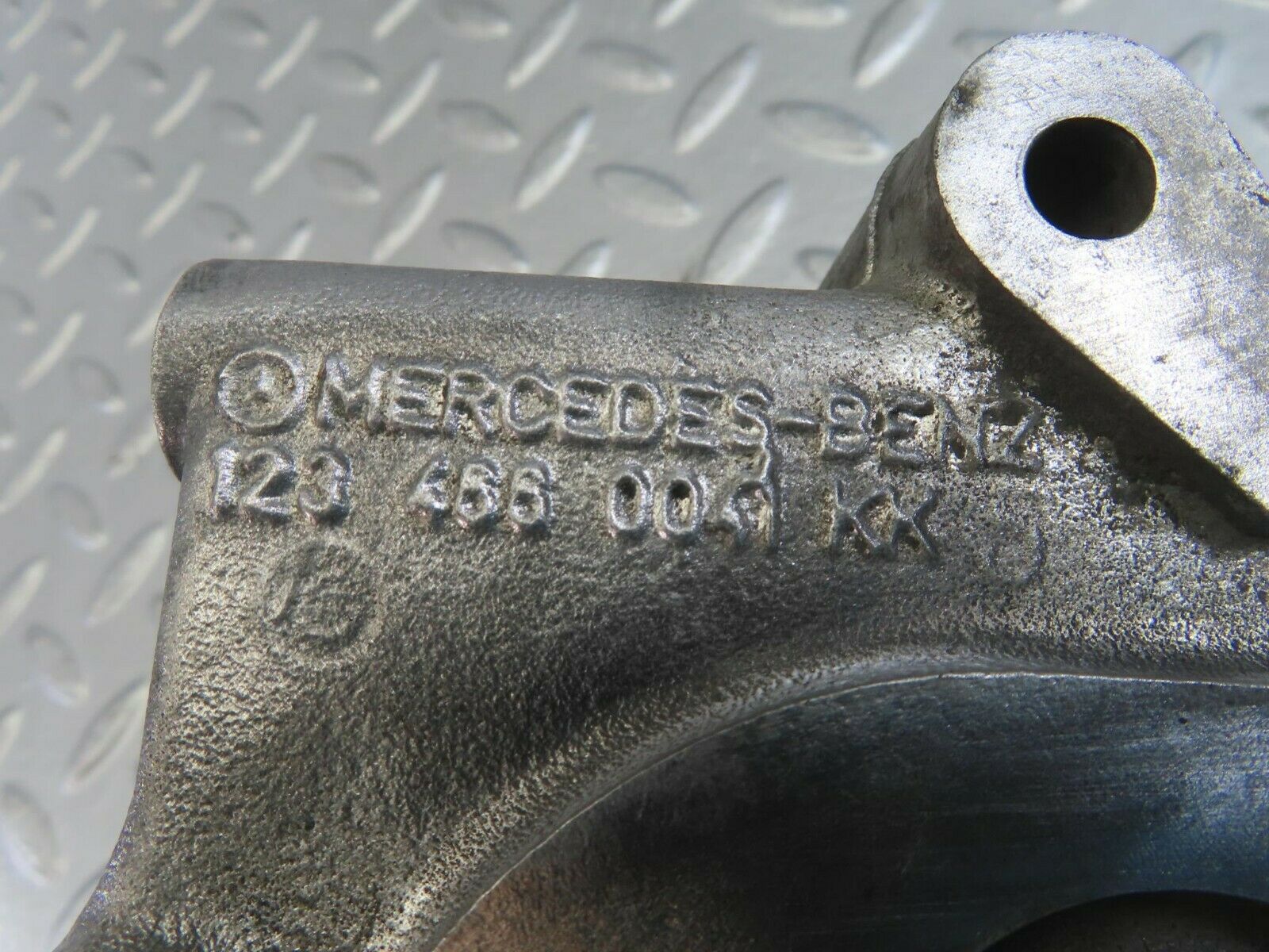 10050 Mercedes-Benz C123 230CE Coupe Power Steering Pump Bracket 1234660041