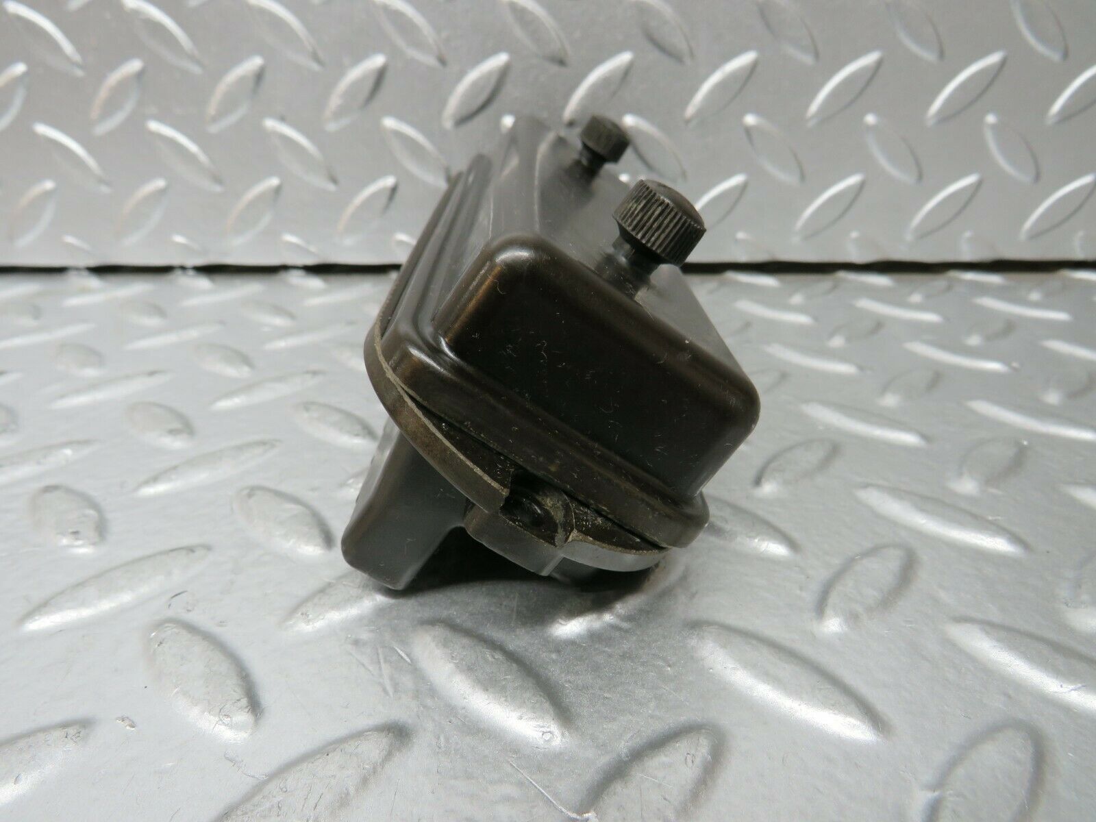 23522 Mercedes-Benz W114 280E Fuse Box 0005458701