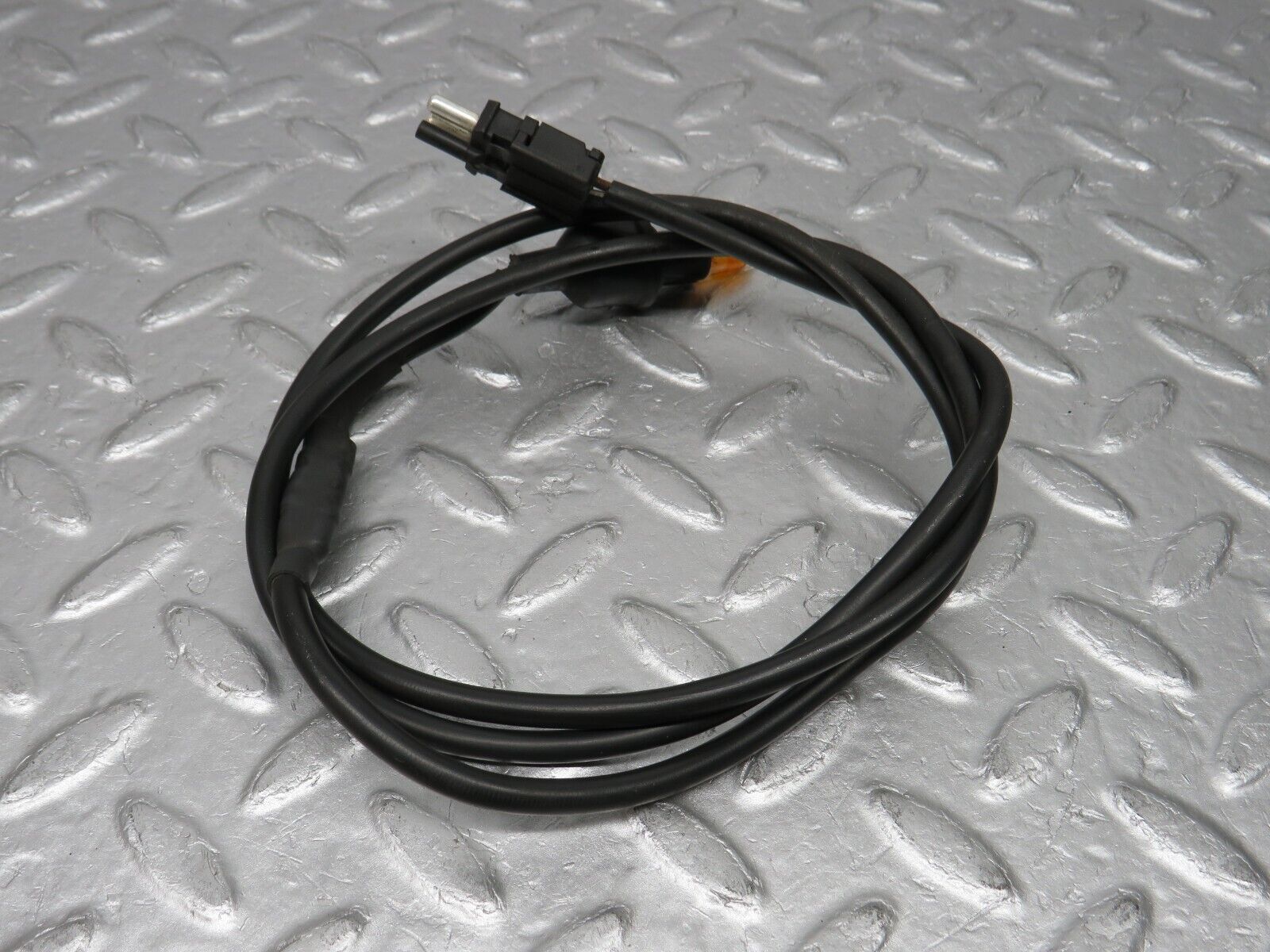 38031 Mercedes-Benz A124 320E Cabriolet Front Wing Indicator Wire