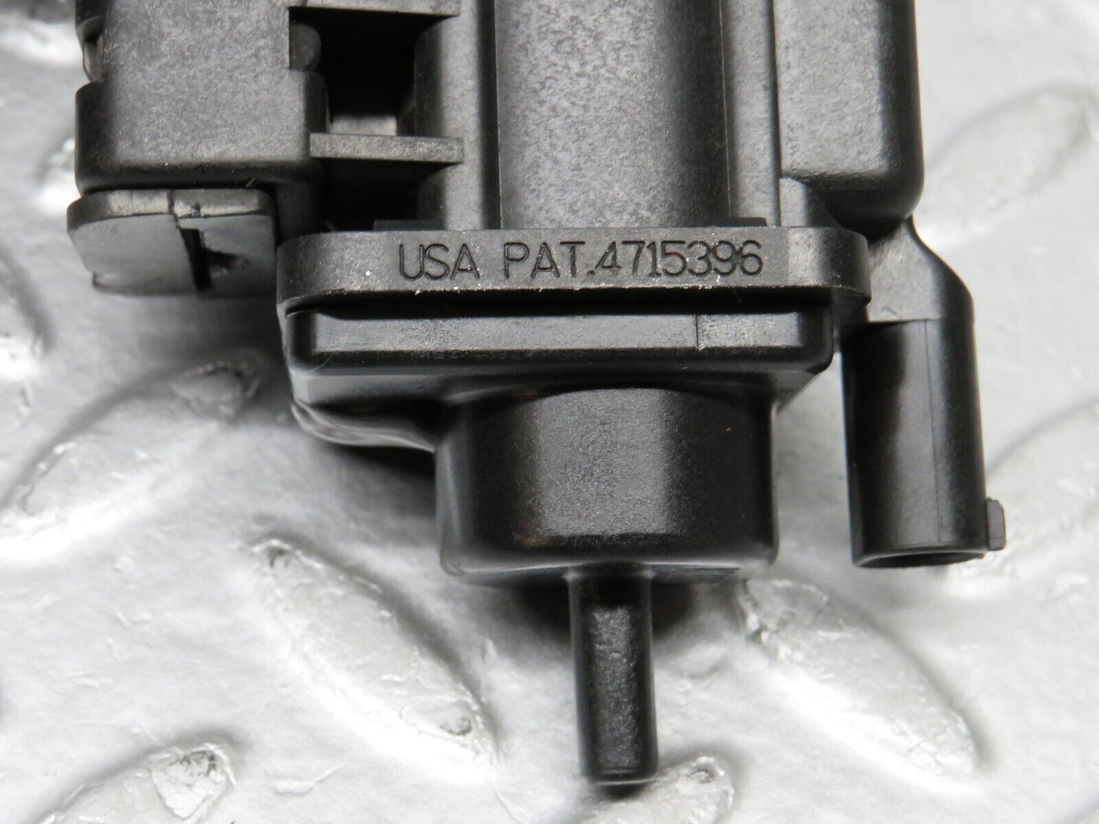 38793 Mercedes-Benz W201 190E 2.6L Vacuum Pressure Converter 0005450427