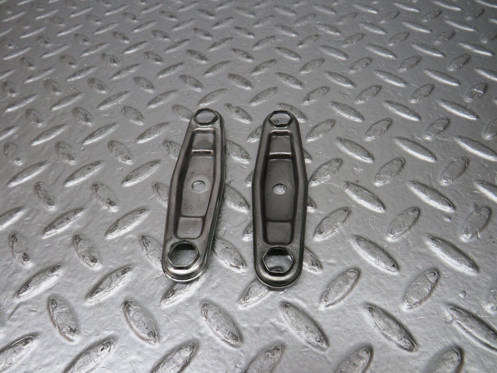 31778 Mercedes-Benz W201 190LE 1.8L Fuel Injector Bracket