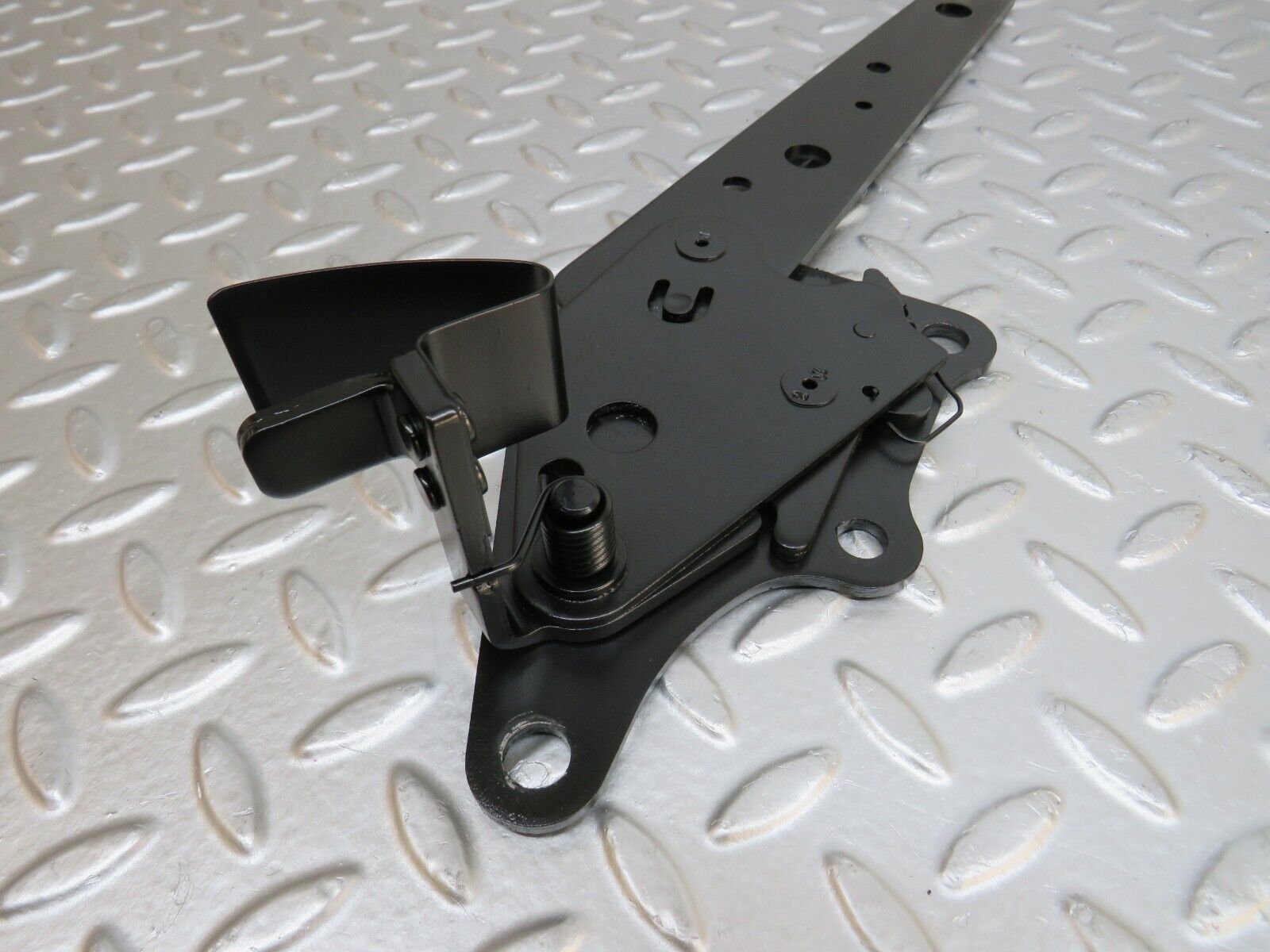 32514 Mercedes-Benz S124 300TE Wagon Rear Seat Hinge Pair