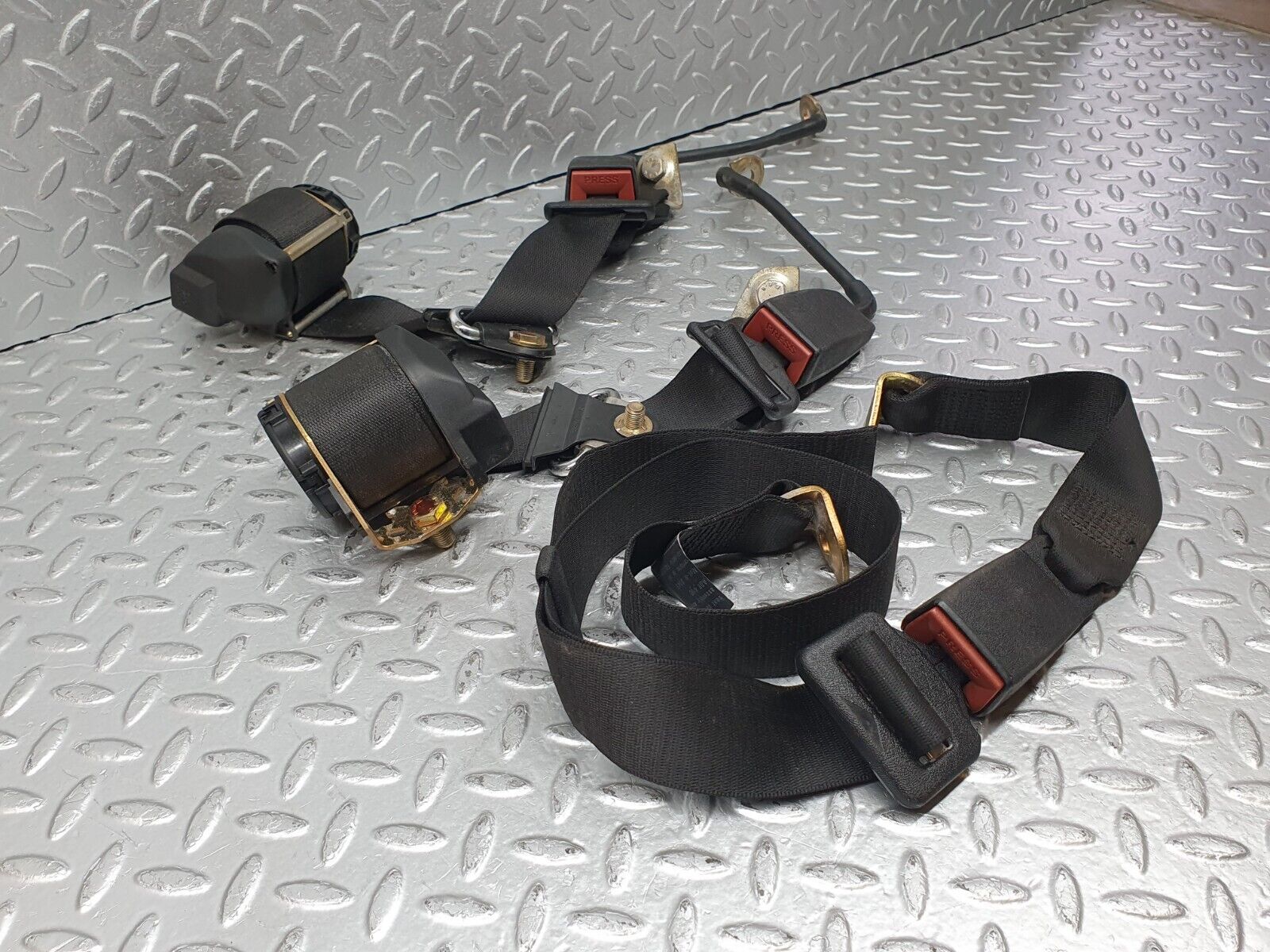 41268 Mercedes-Benz W126 300SE Rear Seat Belt Set With Buckles 124860050396 1248600585 1248601185