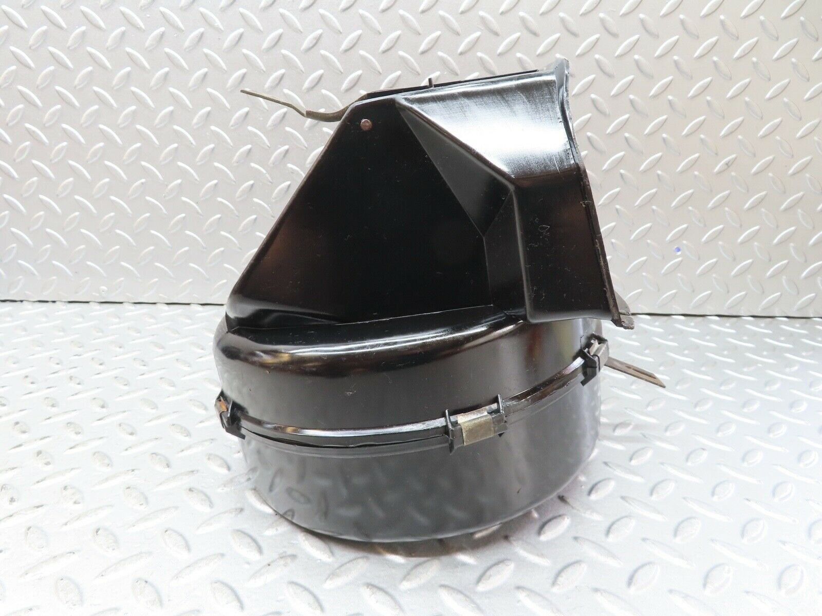 17759 Mercedes-Benz W116 450SEL Heater Blower Motor Housing