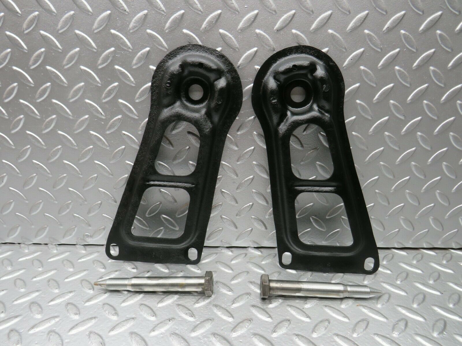 24102 Mercedes-Benz W123 280E Rear Suspension Axle Mounting Bracket