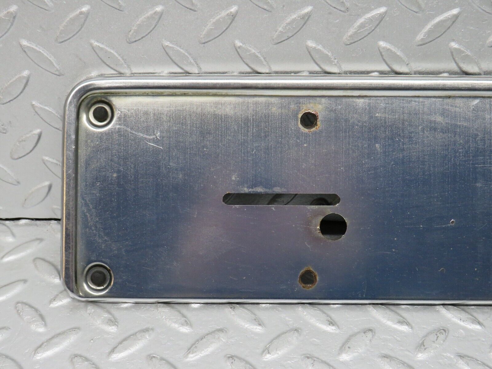 38162 Mercedes-Benz A124 320E Cabriolet Rear number Plate Holder