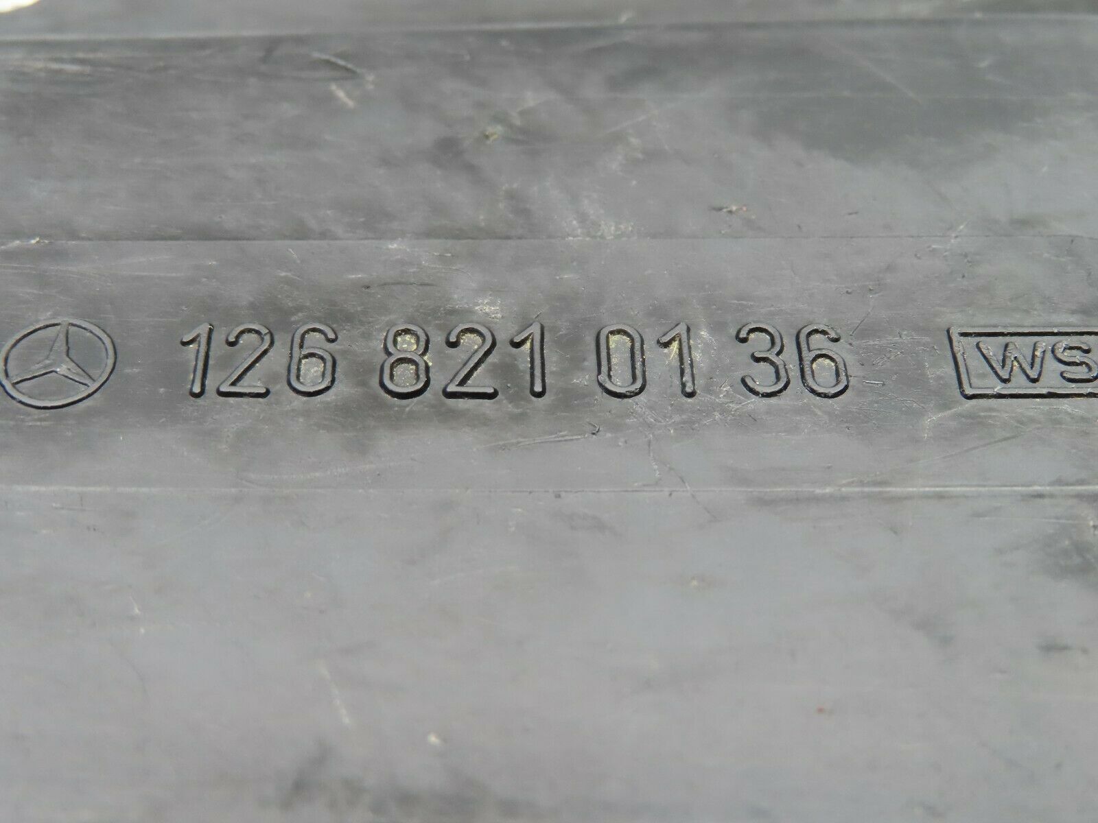 6225 Mercedes-Benz W126 380SE Front Left Cover 1268210136