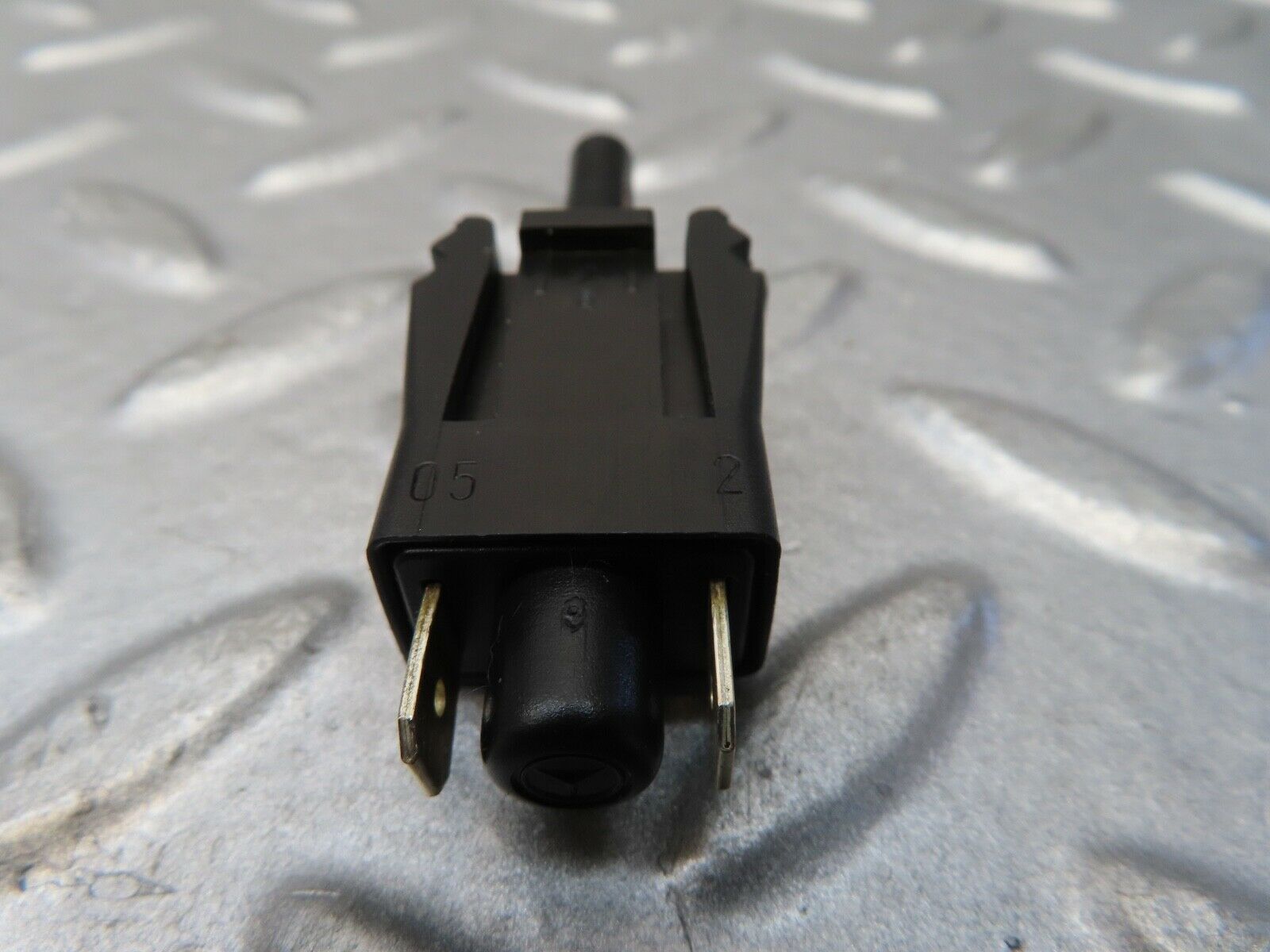 17408 Mercedes-Benz R129 300SL Coupe Door Contact Switch 0015458714