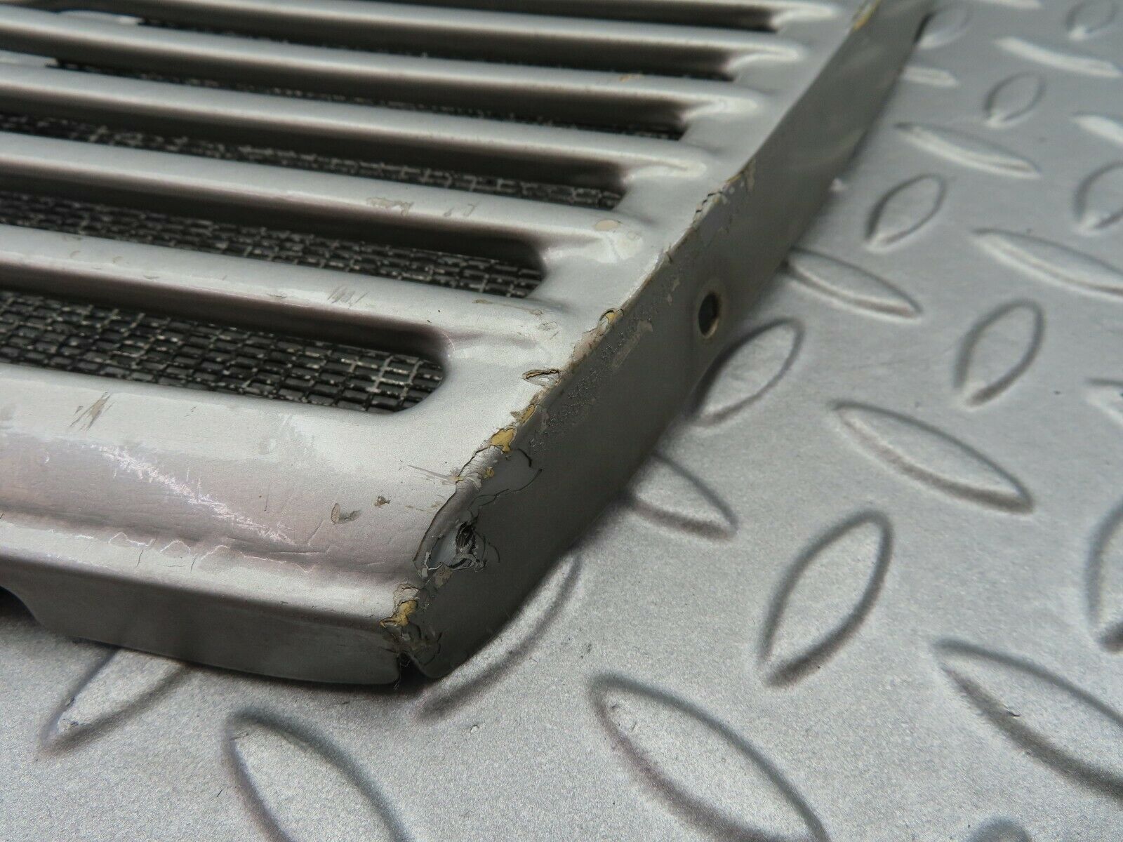 6887 Mercedes-Benz C107 350SLC Coupe Air Intake Grill Right Side