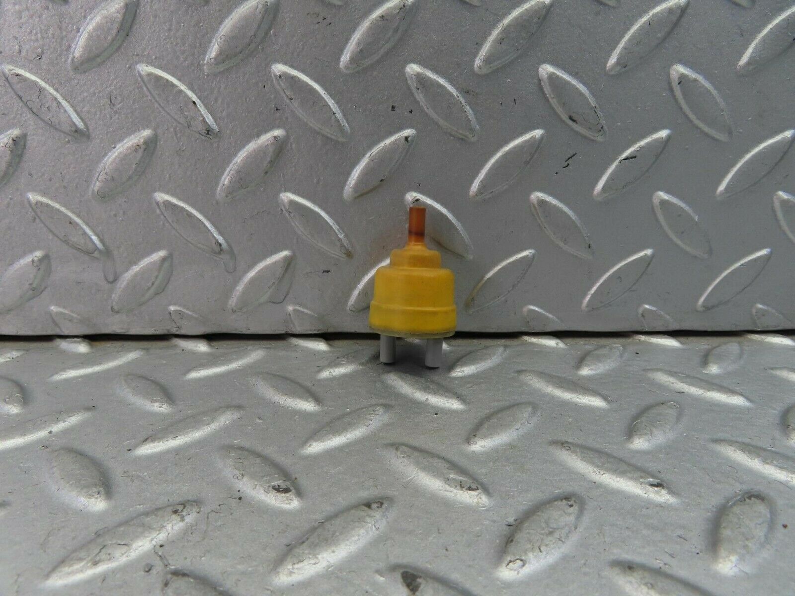 9736 Mercedes-Benz C123 280CE Coupe Vacuum Check Valve