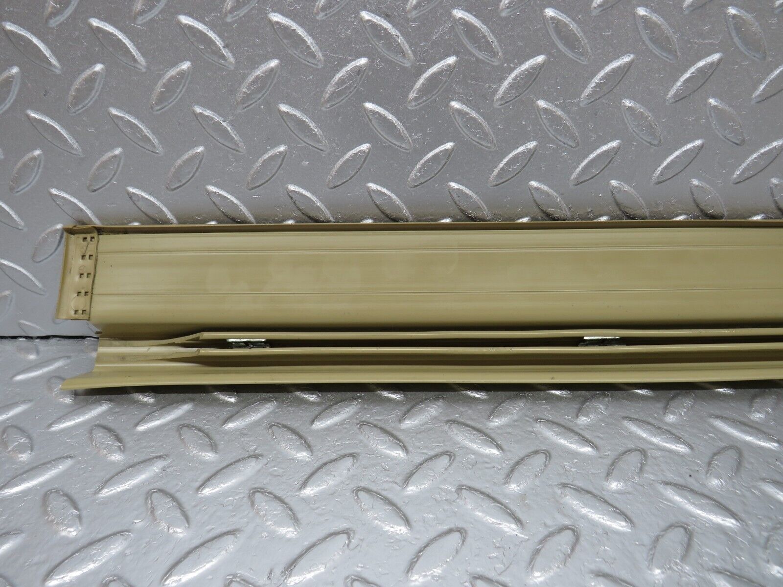 33981 Mercedes-Benz W124 260E Rear Left Door Sill Beige