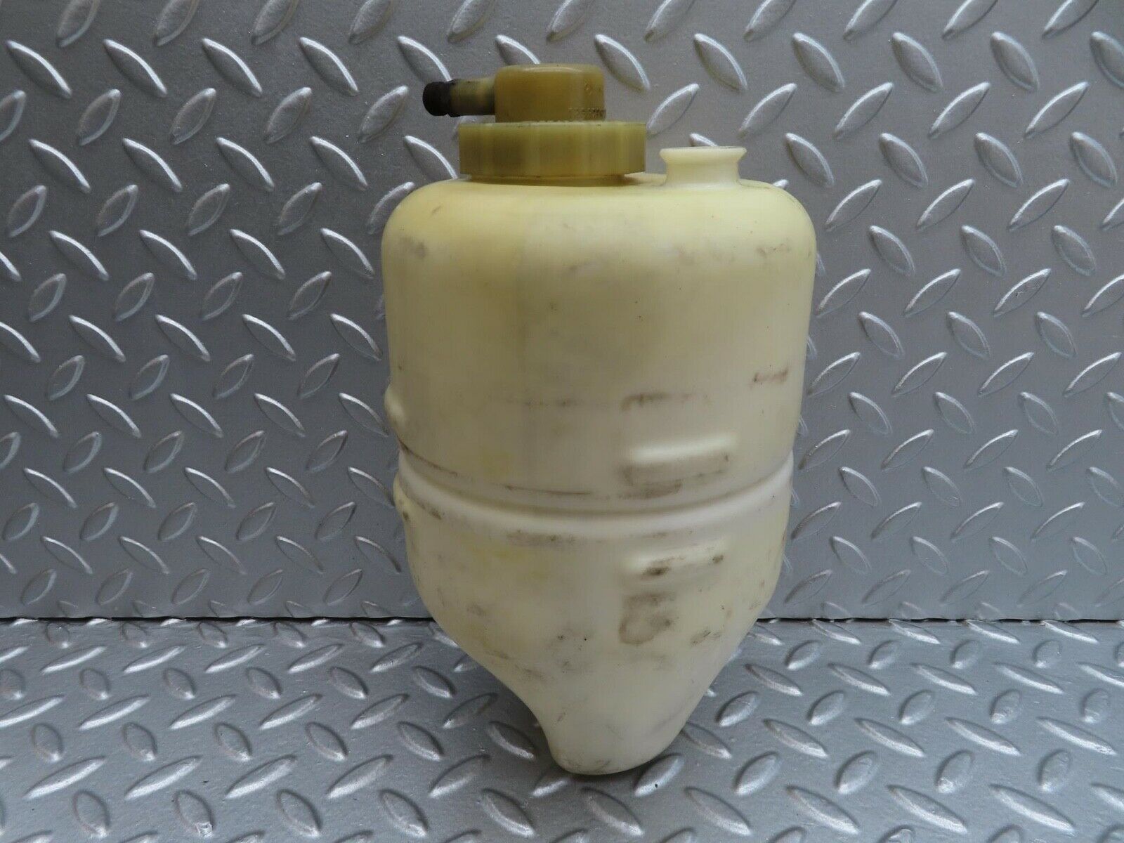 13930 Mercedes-Benz S123 Wagon Hydraulic Suspension Fluid Reservoir 1233270172