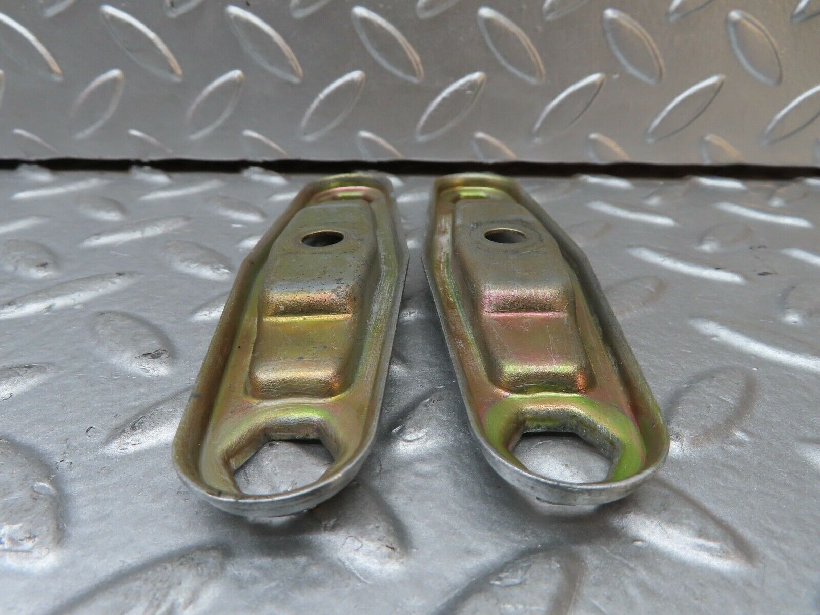 21202 Mercedes-Benz W123 230E Fuel Injector Bracket Pair