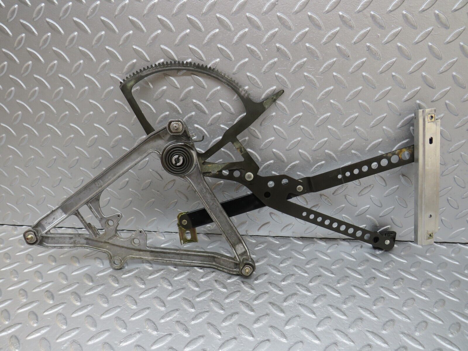 35988 Mercedes-Benz W126 420SE Front Left Power Window Regulator