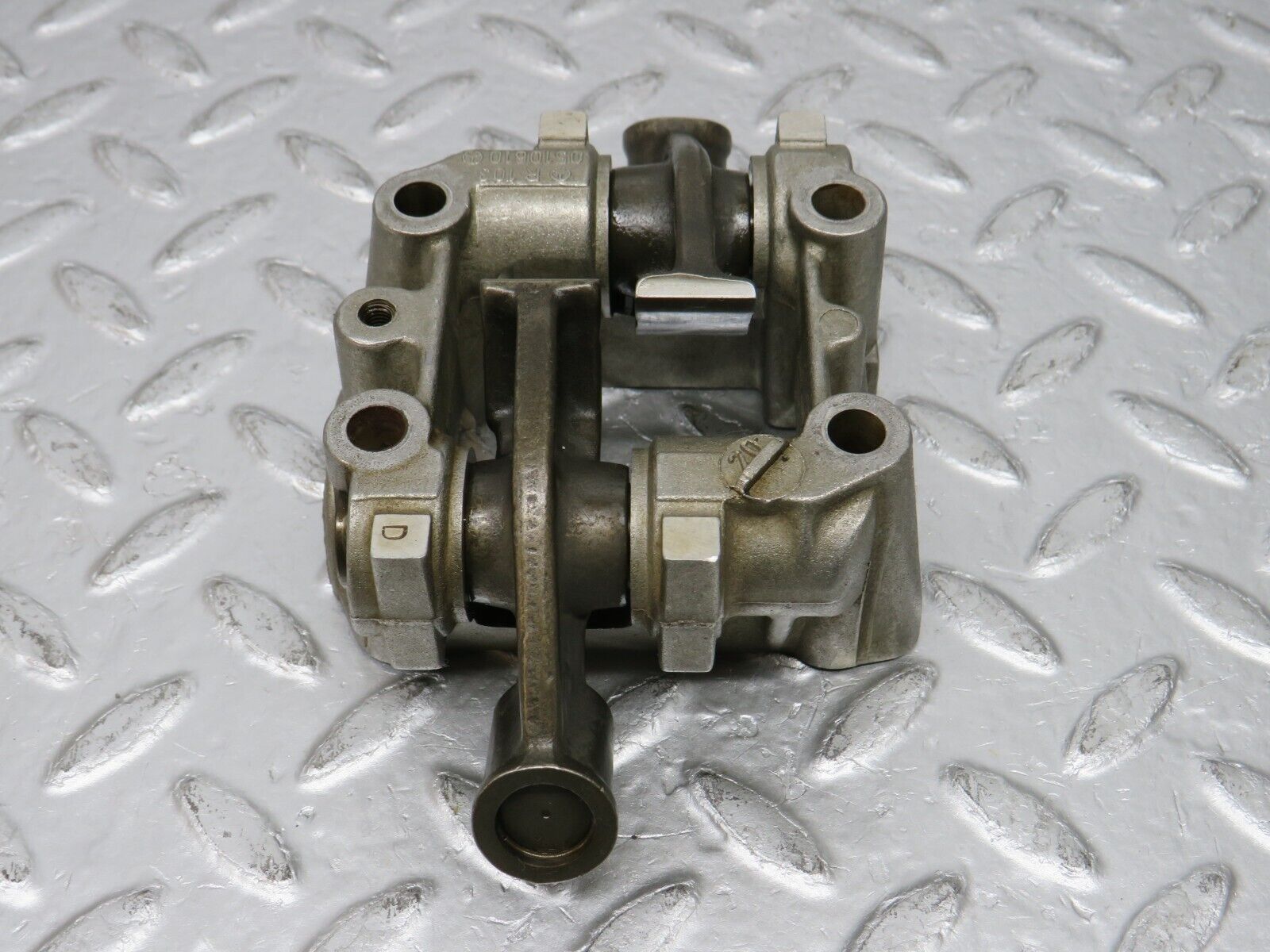 32620 Mercedes-Benz S124 300TE Rocker Arms Camshaft Bearing Block 1030510610