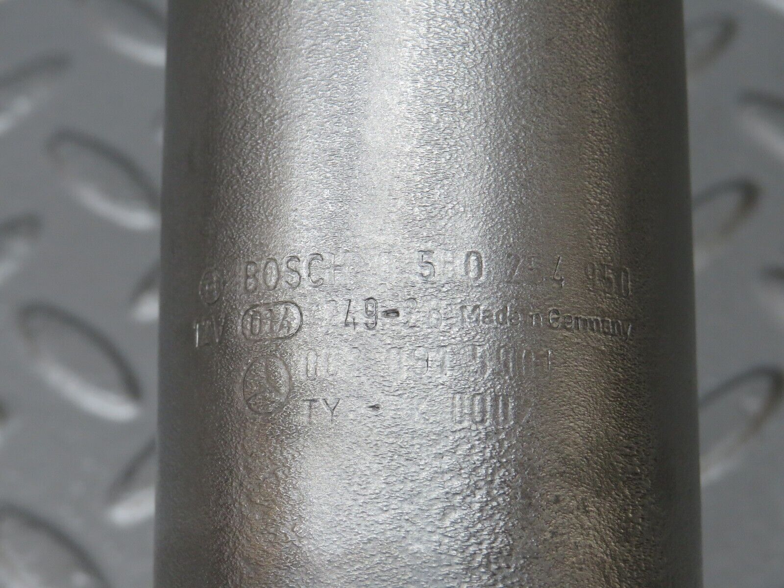 33920 Mercedes-Benz W124 260E Fuel Pump Bosch 0020915901 0580254950