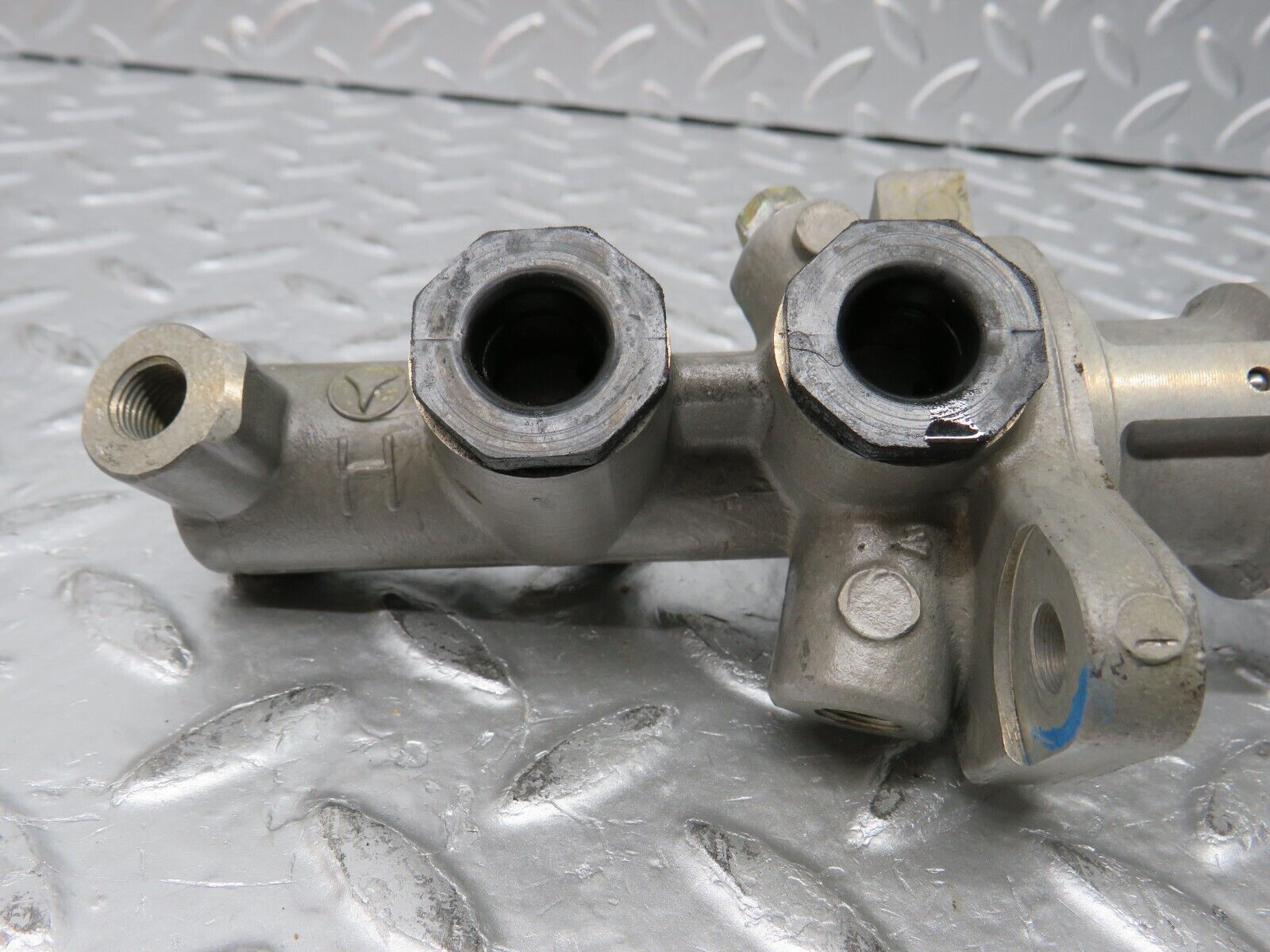 31744 Mercedes-Benz W201 190LE 1.8L Brake Master Cylinder