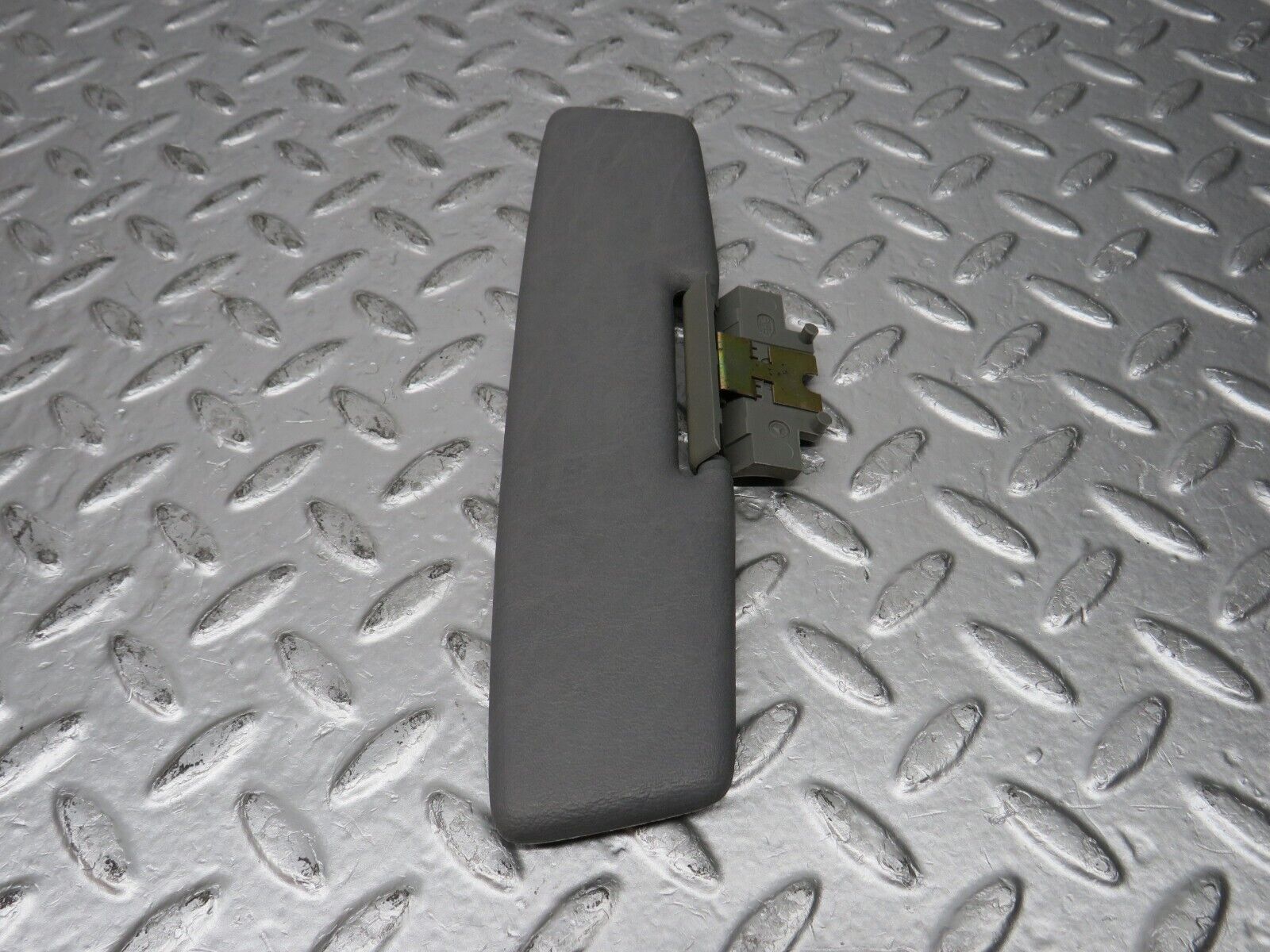 32400 Mercedes-Benz S124 300TE Wagon Middle Sun Visor Grey