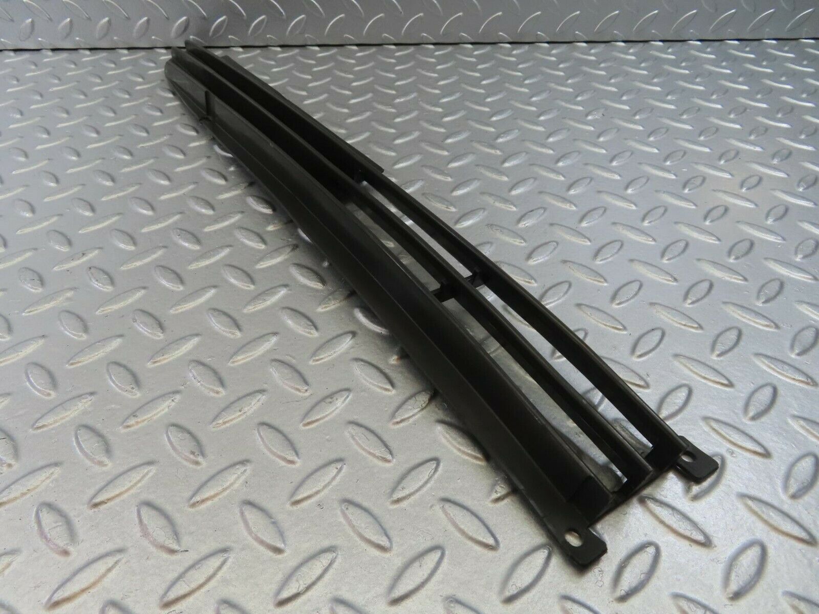 8862 Mercedes-Benz W115 Front Lower Grill Right