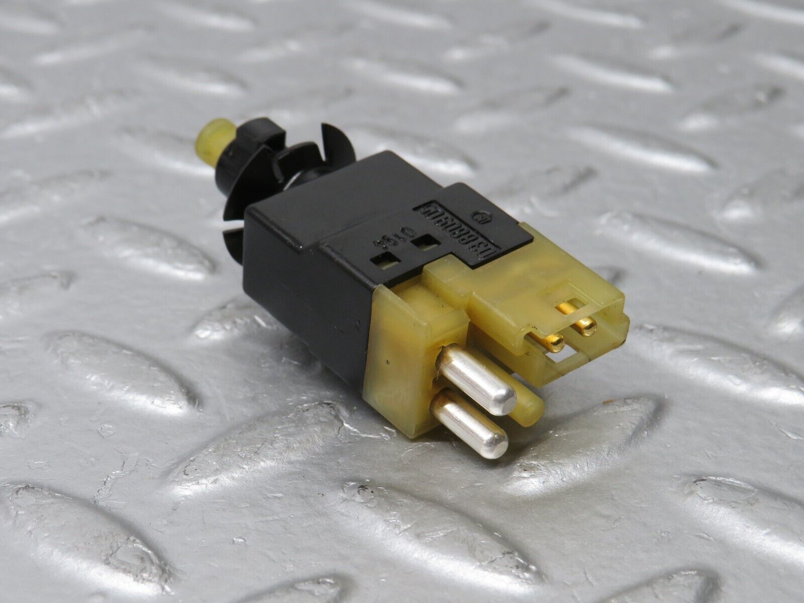38399 Mercedes-Benz R129 280SL Coupe Brake Light Switch 0005459909 03880905