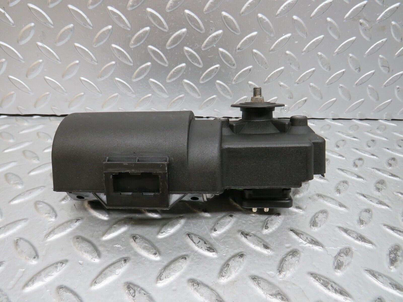 29048 Mercedes-Benz C124 320CE Coupe Wiper Motor Bosch 0390241425 with cover