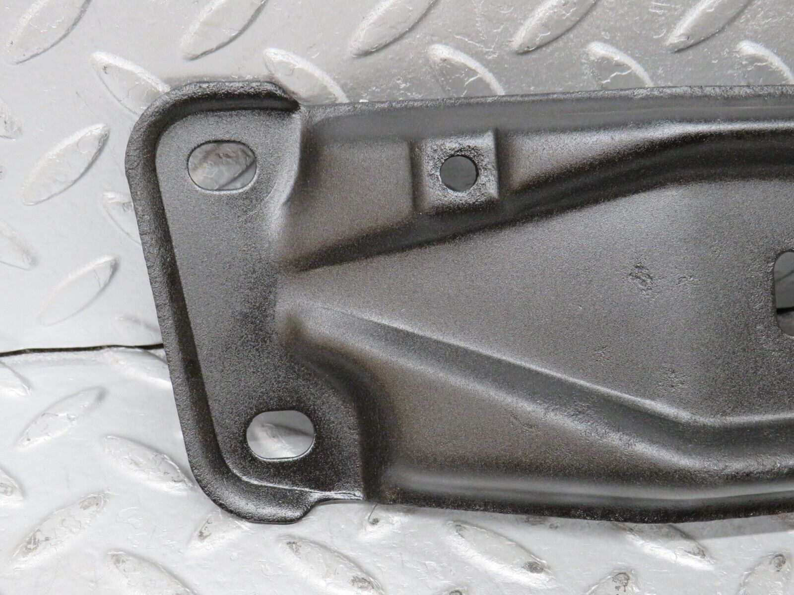 36344 Mercedes-Benz W126 420SE Gearbox Mount Bracket