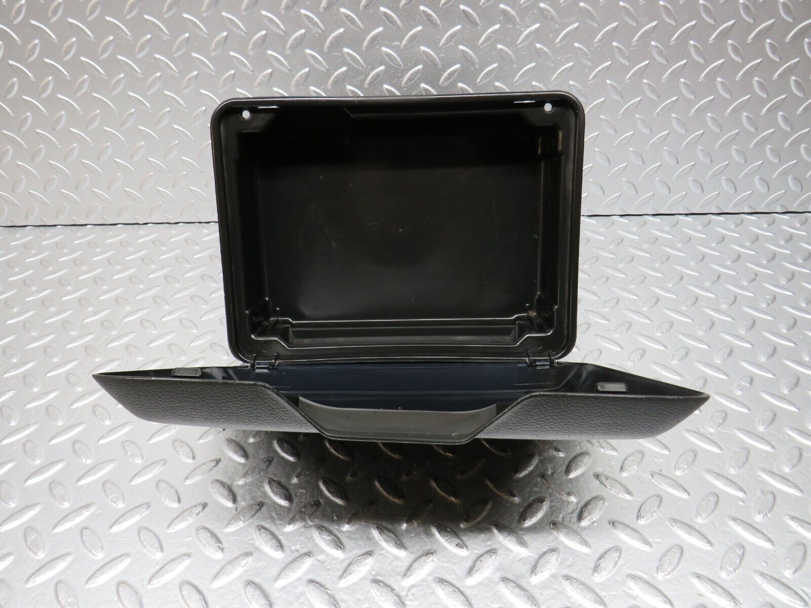 30973 Mercedes-Benz W123 200D First Aid Box 1238650053