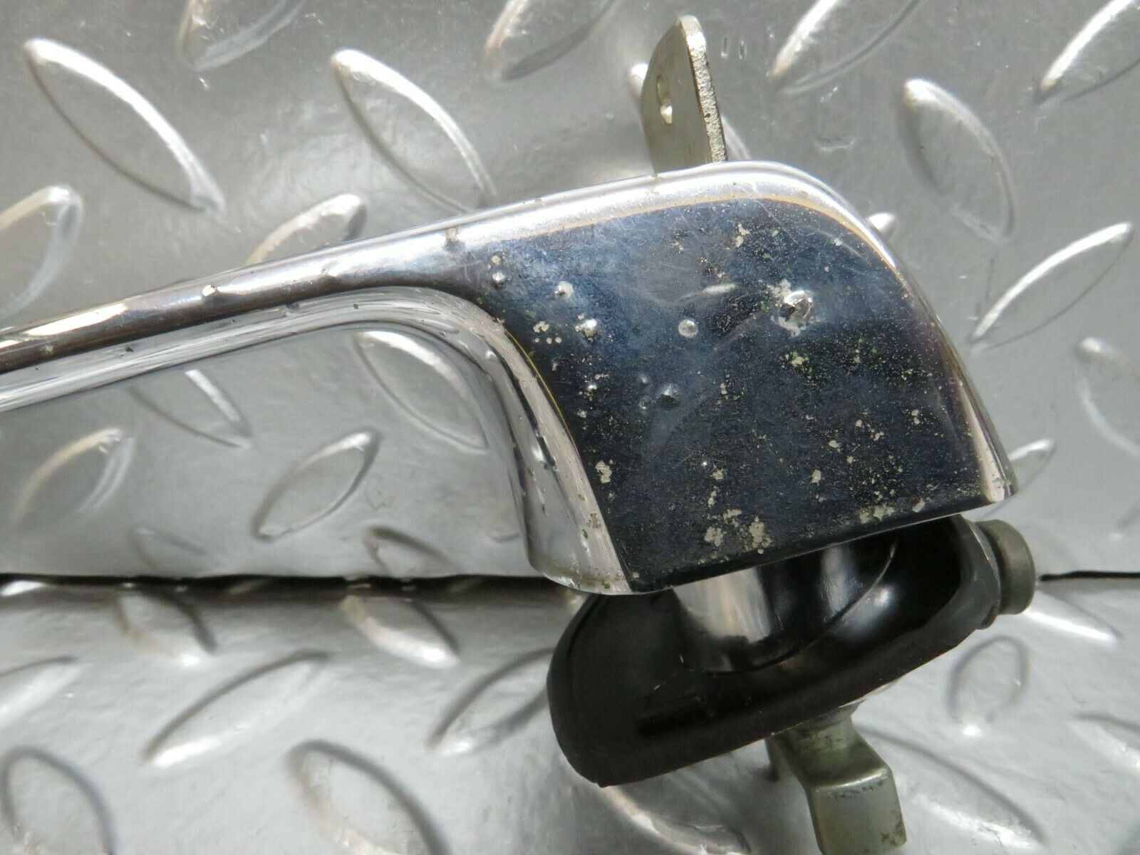 23714 Mercedes-Benz W114 280E Exterior Door Handle Front Right Key 1157600601