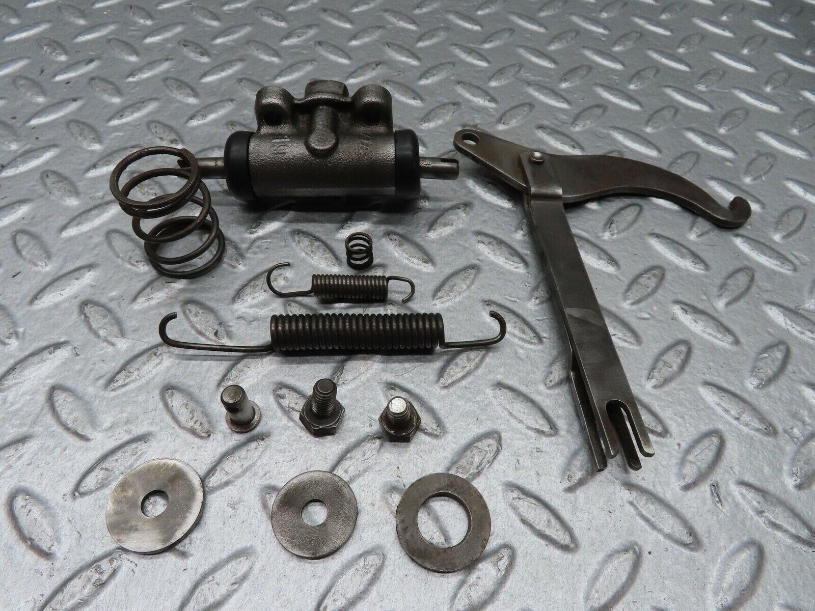 18304 Mercedes-Benz W111 220SE Coupe Rear Right Brake Shoe Accessory Set