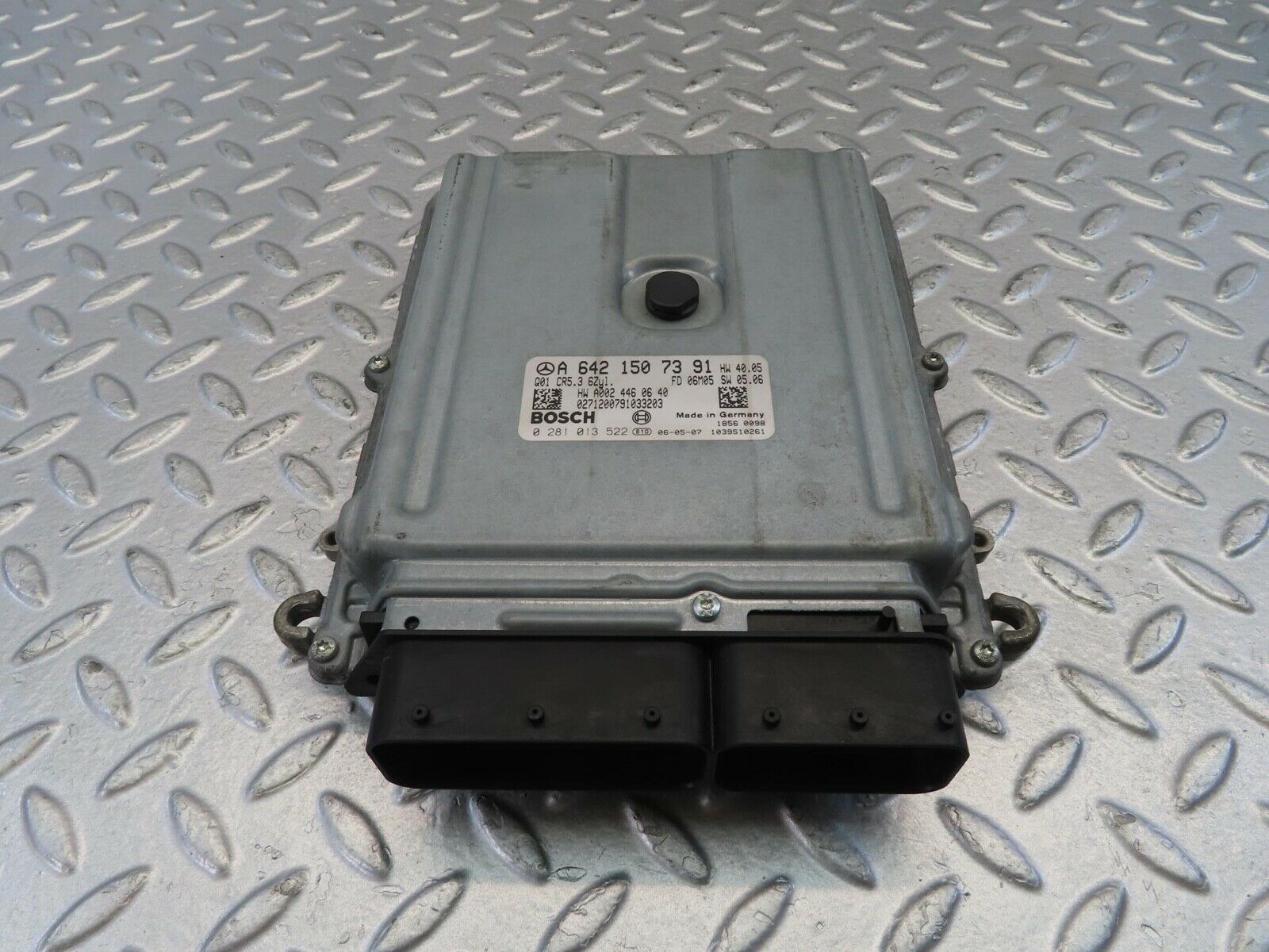 11113 Mercedes-Benz W221 S320 ECU Engine Control Unit 6421507391