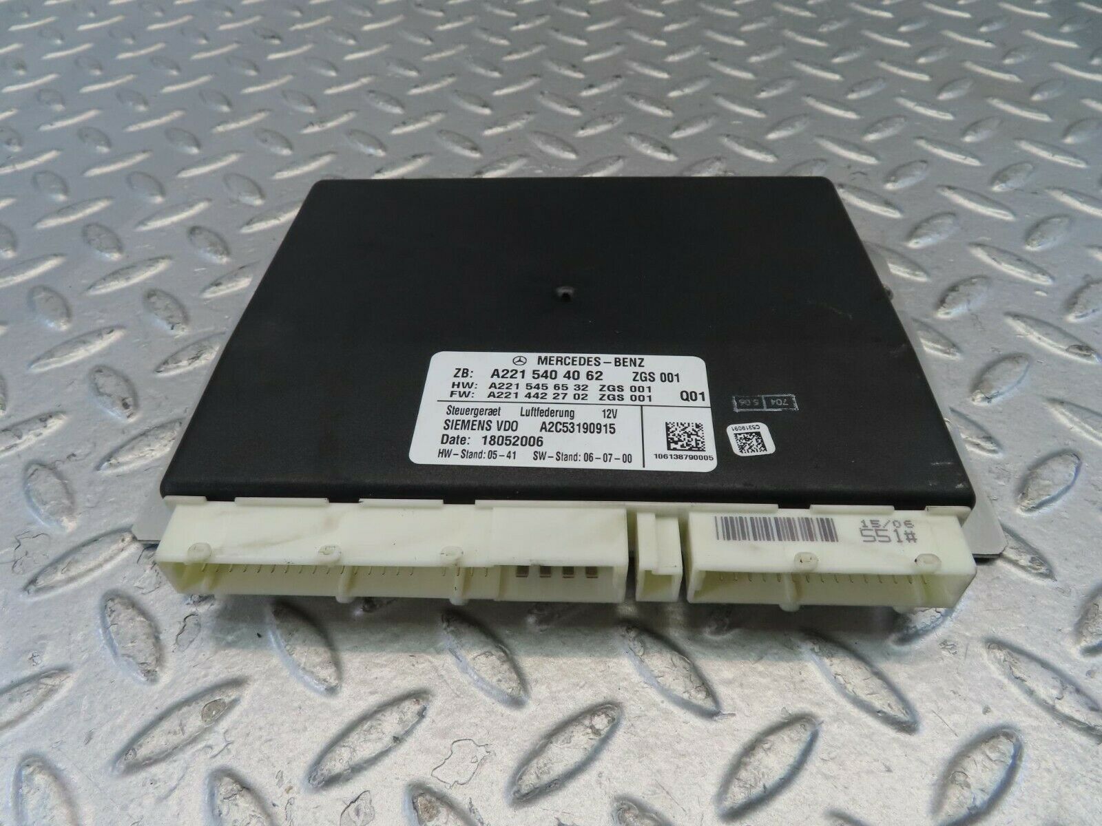 11127 Mercedes-Benz W221 S320 Air Suspension Control Module 2215404062