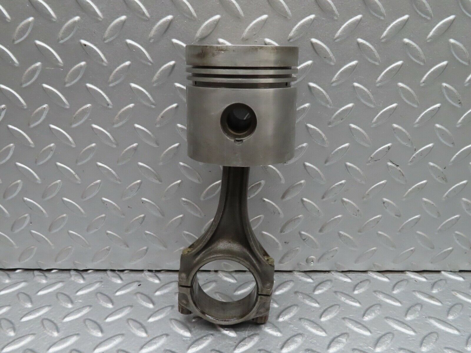 18099 Mercedes-Benz W123 200 Piston With Connecting Rod 86.00 mm