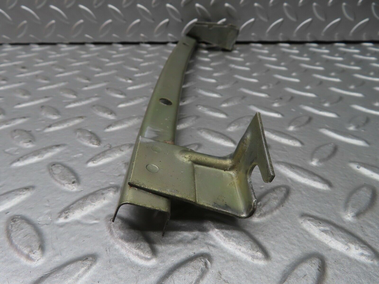 21482 Mercedes-Benz W126 300SE Rear Right Window Channel